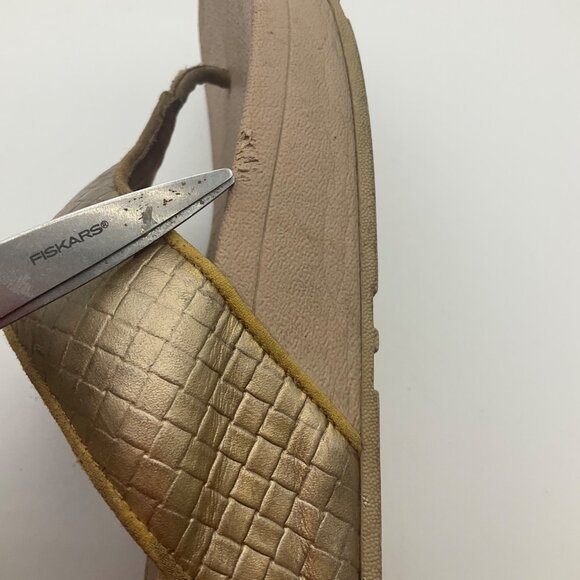Fitflop Sz 6 Lulu Sleek Flip-Flop Thong Sandals Gold Metallic Wedge Comfort - Picture 7 of 15